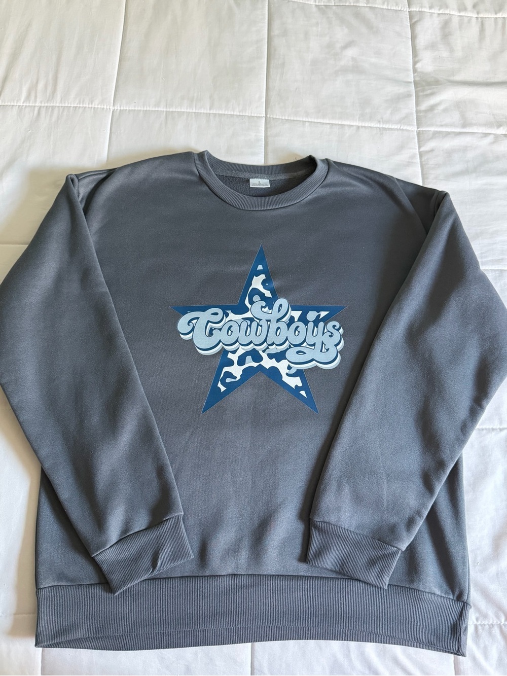 Cowboys Gray Star Graphic Crewneck Sweater - Large